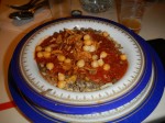 Kuscharī: Makaroniauflauf mit Reis, Linsen, Kichererbsen und gerösteten Zwiebel