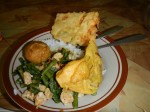 Ayam Kari: Curry Hähnchen mit Tempe und eingelegtem Ei 