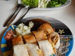 Lumpia: Ein Gericht das ursprünglich aus China stammt und vor allem auf der Insel Java bekannt ist. Frühlingsrolle mit Bambussprossen und Hähnchen gefüllt,  frittiert oder natur. Dazu eine Soße aus  getrockneten Mini-Shrimps, Tapiocha Stärke, Zwiebeln und Chili.
